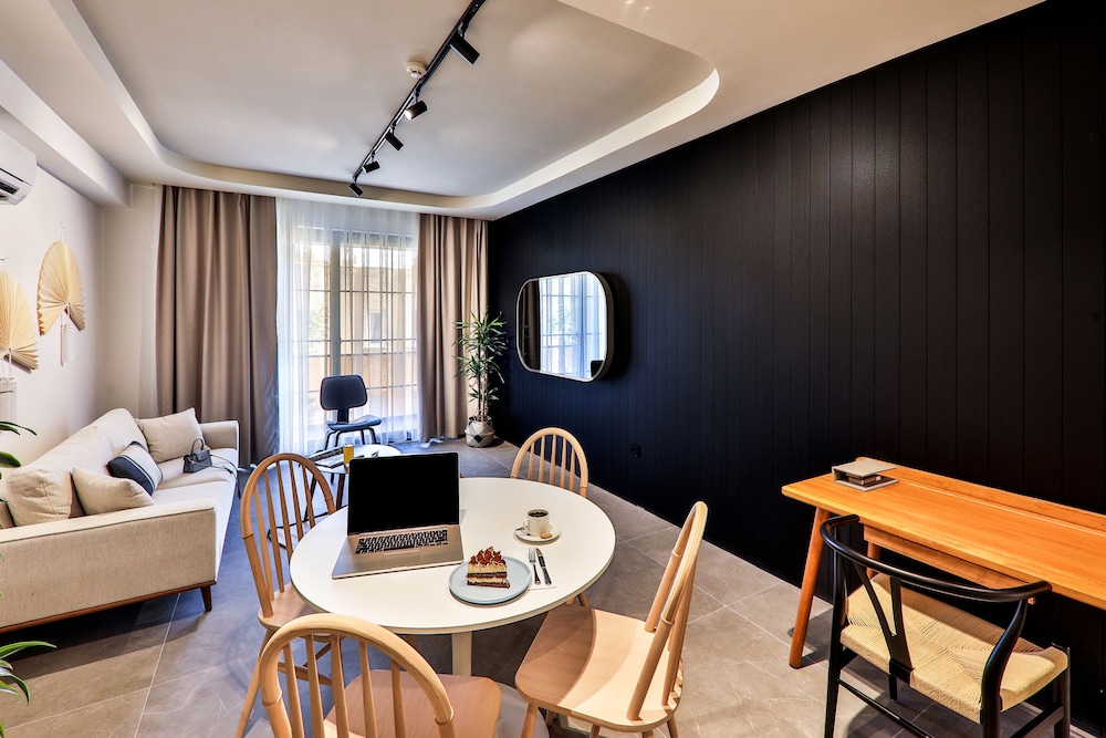Family Suite, 2 Bedrooms, Balcony photo 3
