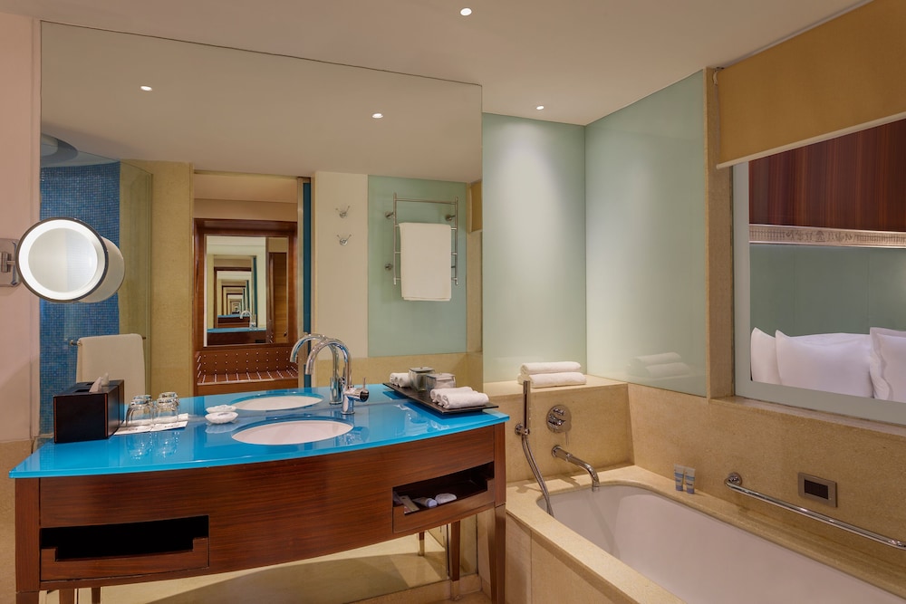 Executive Room, Multiple Beds - Photo 5
