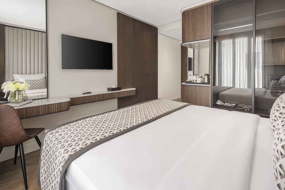 Deluxe Double Room, Partial Sea View photo 2