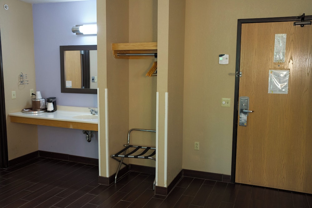 Deluxe Studio Suite, 1 King Bed, Non Smoking