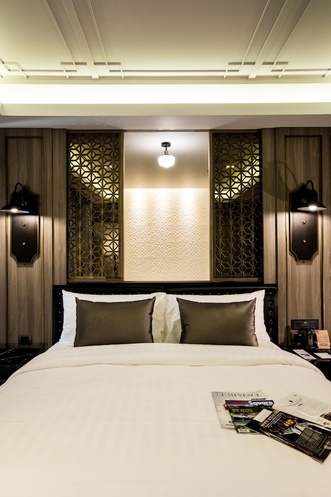 Premier Room thumbnail 5