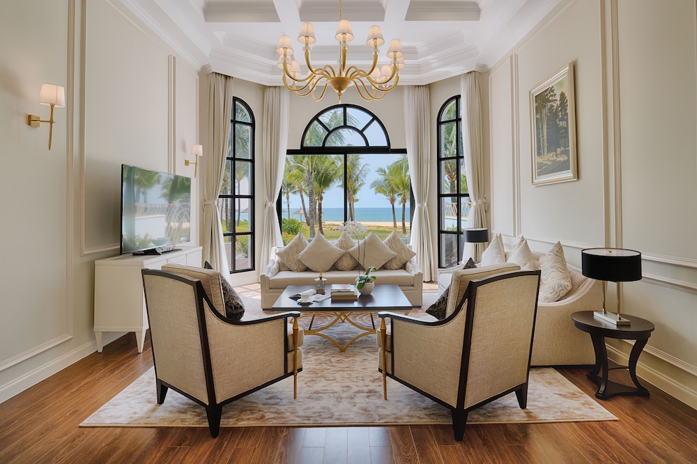 Ocean Haven Villa 3-Bedroom - VinWonders and Safari Access - Photo 3
