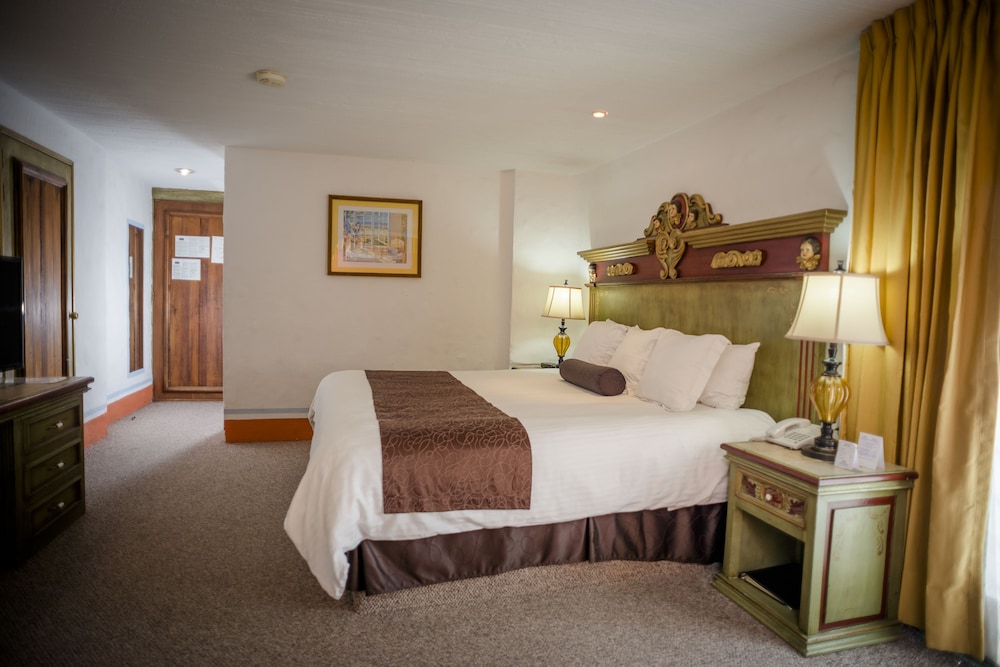 Suite, 1 King Bed, Non Smoking photo 3