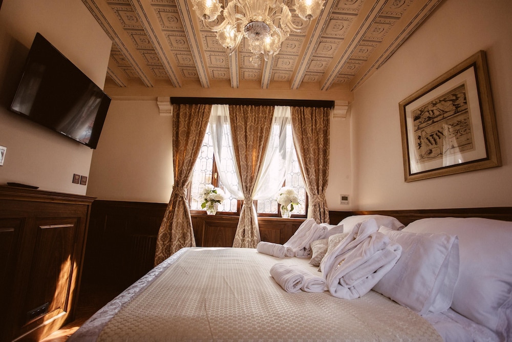 Superior Room Overlooking Peristil Square