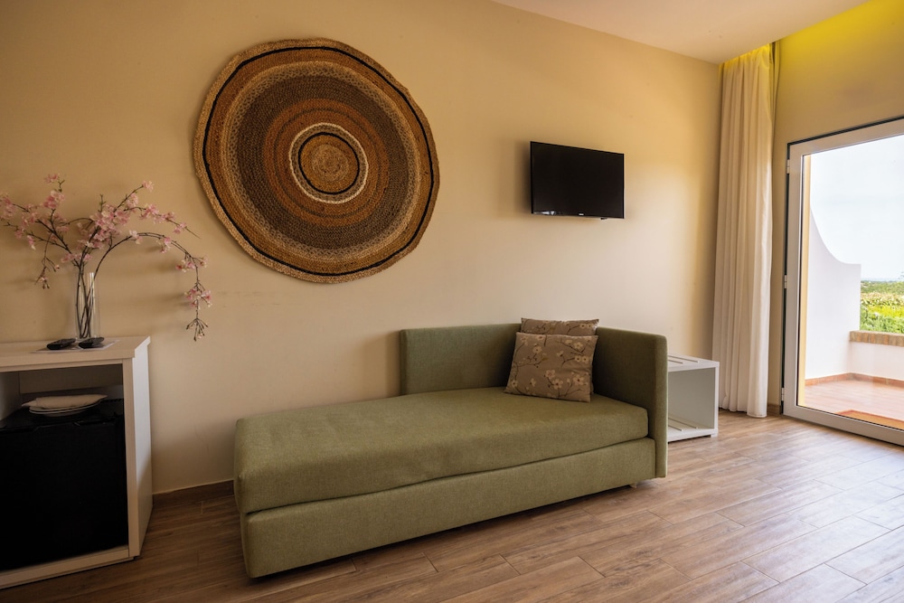 Superior Family Room photo 3