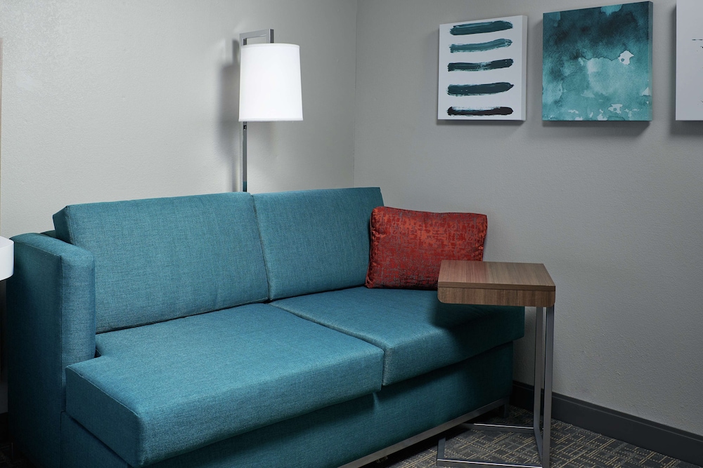 Room, 1 King Bed, Accessible, Refrigerator & Microwave (Hearing) - Photo 3