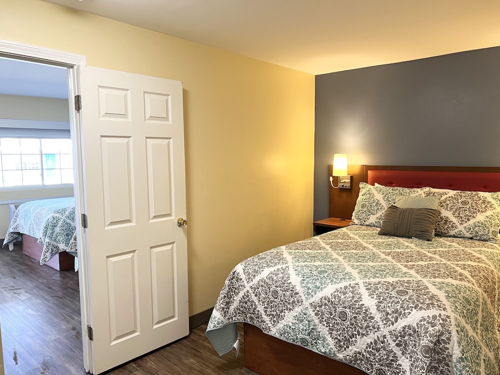 3 Double Beds photo 2