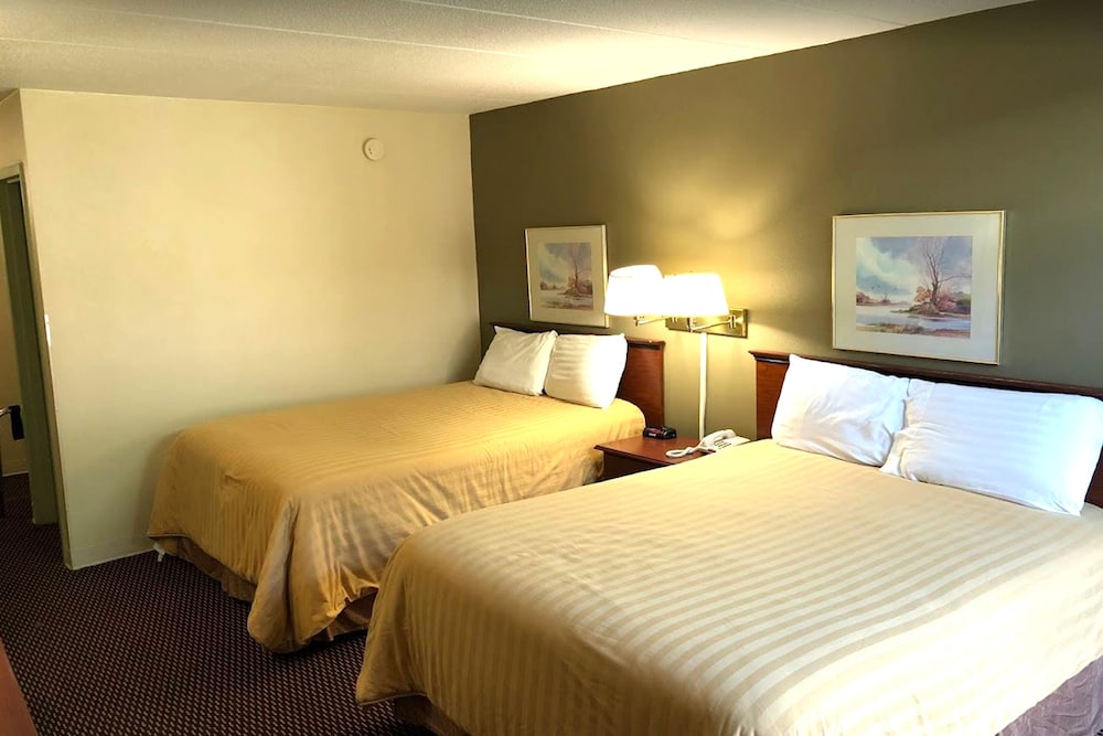 2 Double Beds, Non-Smoking photo 1
