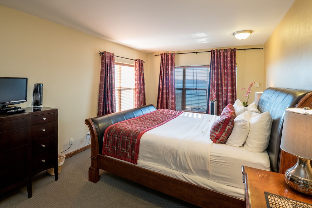 Room 9 with King Bed Upstairs photo 1