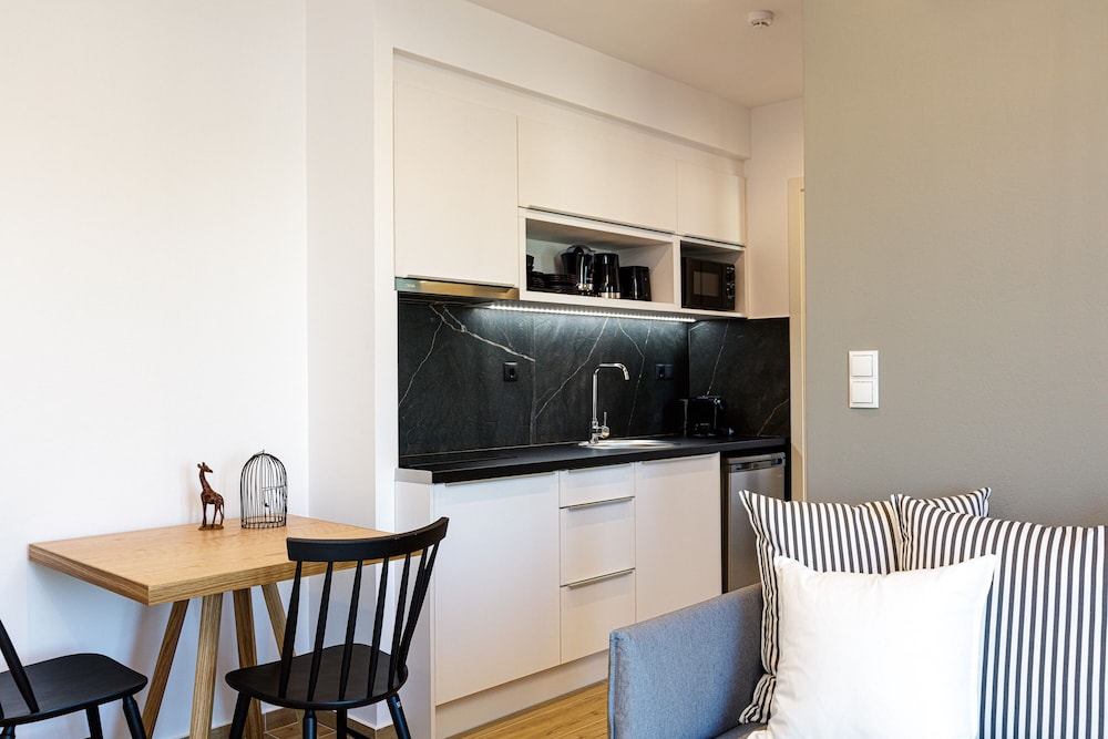 Suite, 1 Bedroom, Partial Sea View thumbnail 5