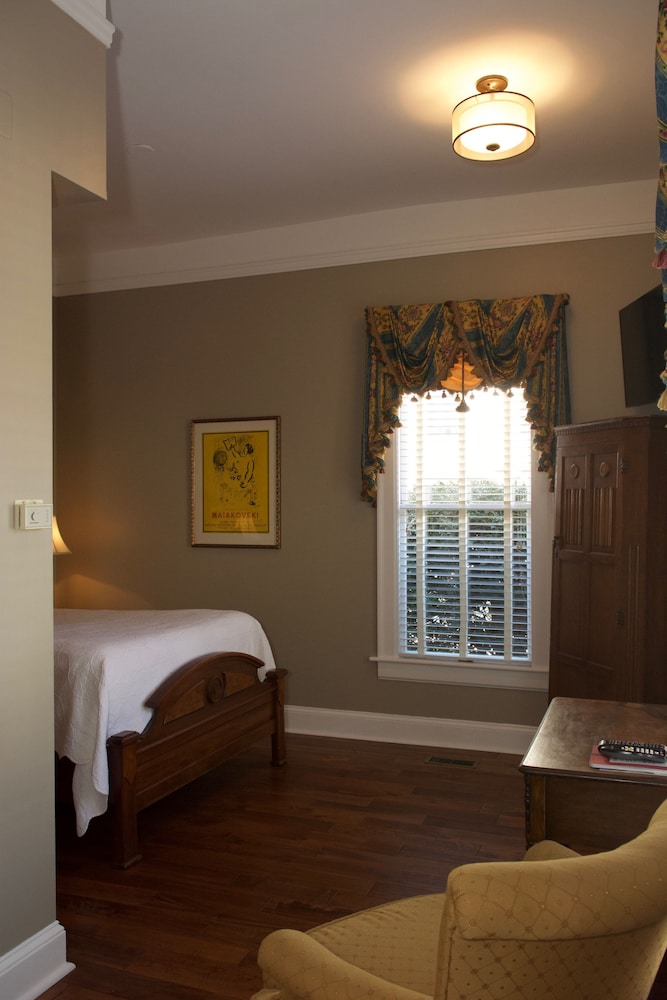 Basic Double Room, 1 Double Bed - Chambliss 1st Floor