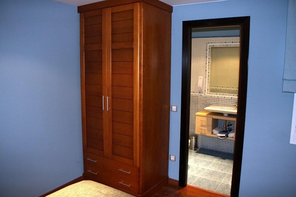 Room (Abrego)