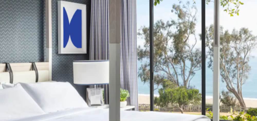 Seaside Oceanfront Suite thumbnail 5