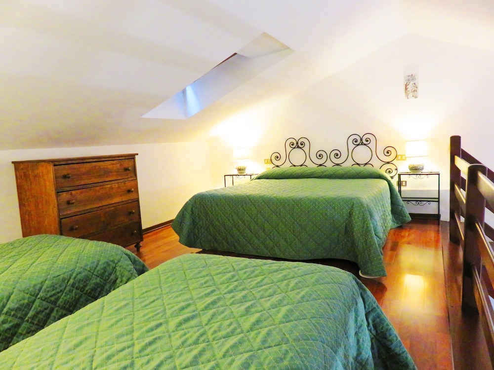 Deluxe Quadruple Room