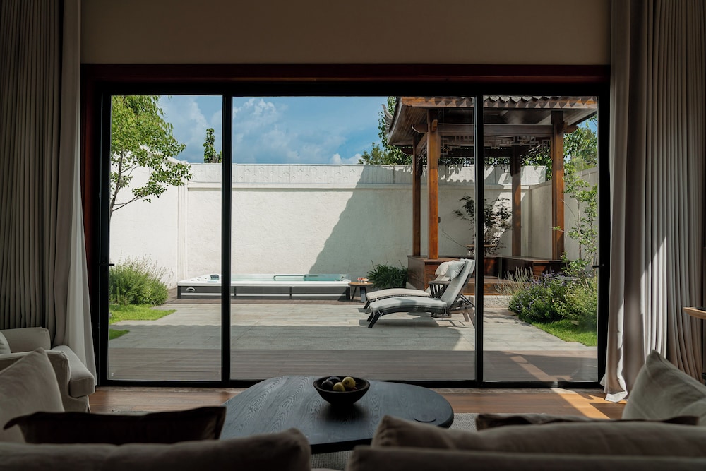 Luxury House, 1 King Bed, Pool Access, Courtyard View photo 2