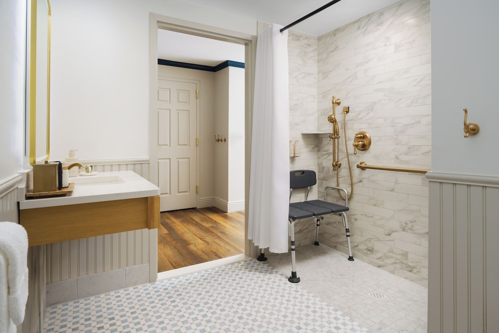 Suite, 1 King Bed, Accessible - Photo 8