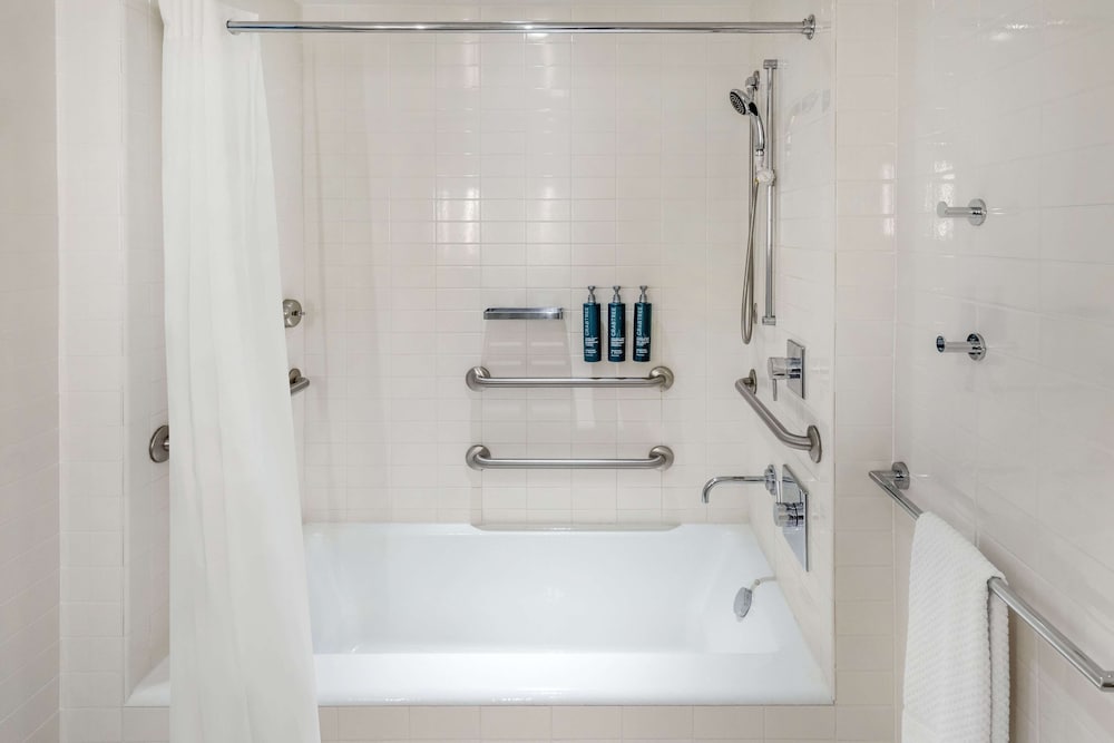1 Bedroom Partial Ocean Access Tub Balcony - Photo 6