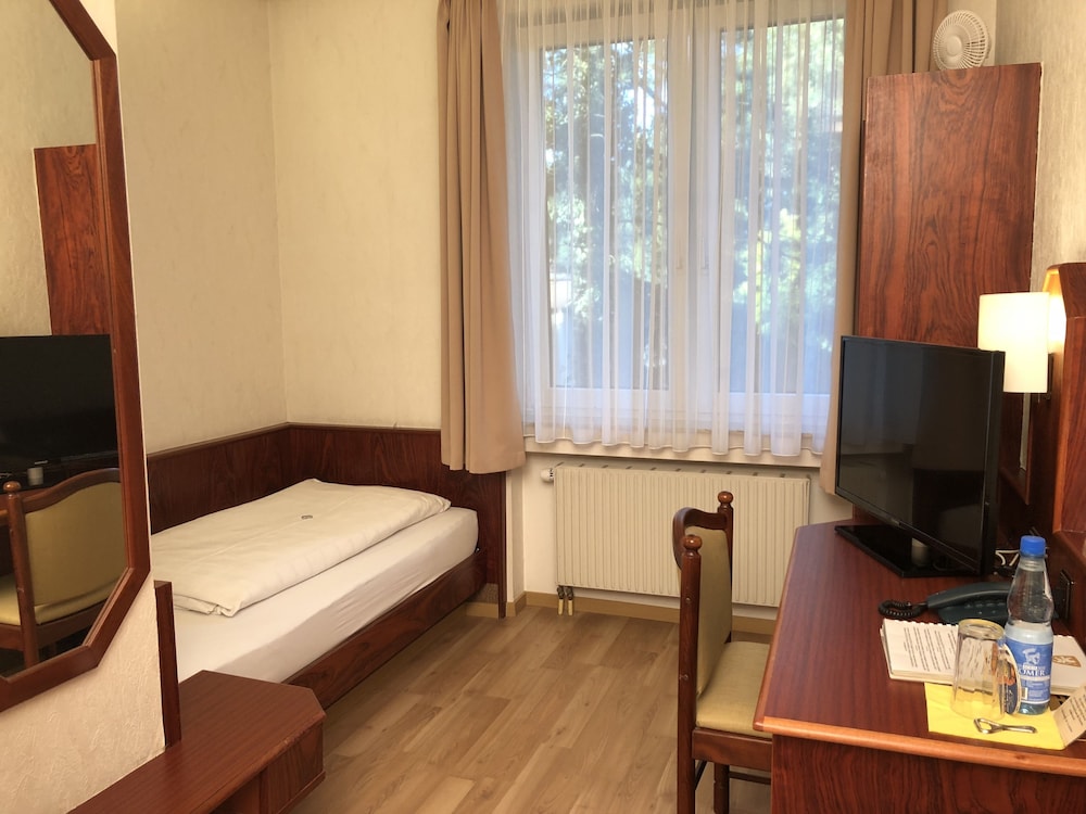 Economy Single Room Guest House - Photo 9