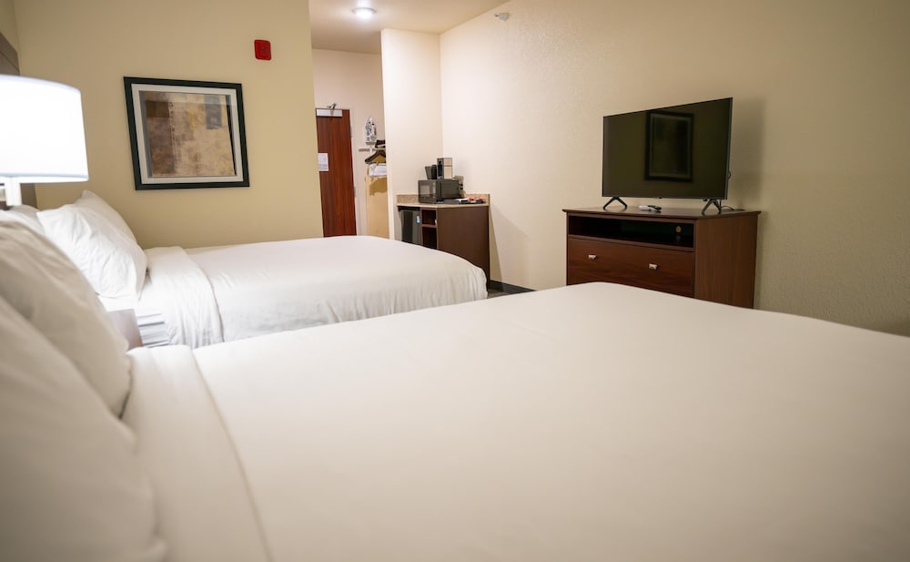 Room, 2 Queen Beds, Non Smoking - Photo 8