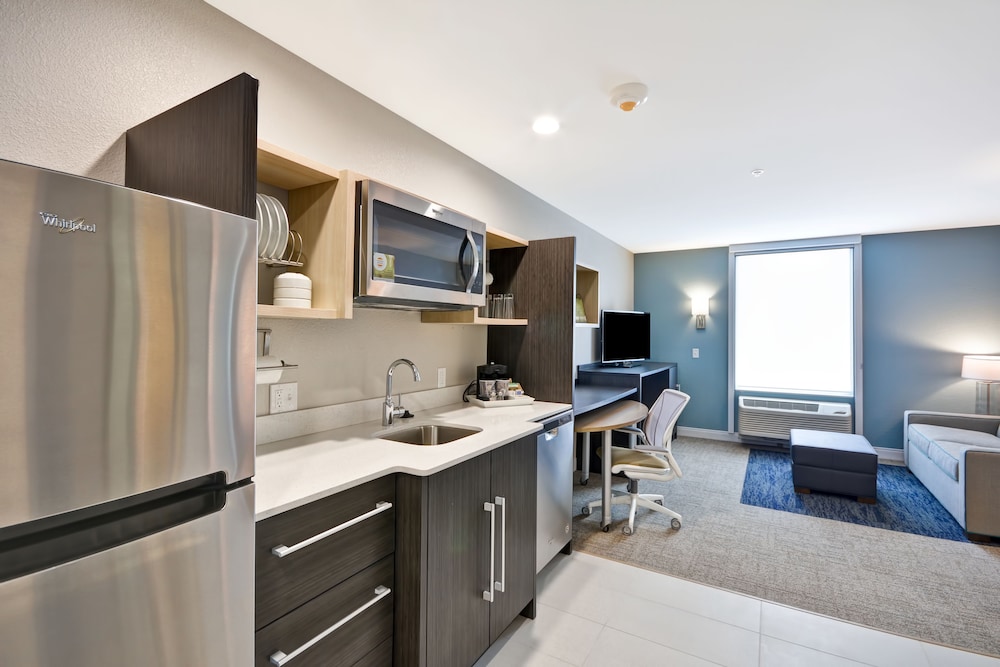 Studio Suite, 1 King Bed, Non Smoking photo 3