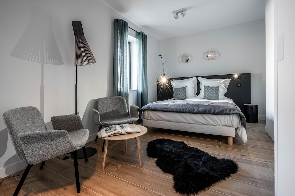 Classic Apartment, Balcony - Photo 13