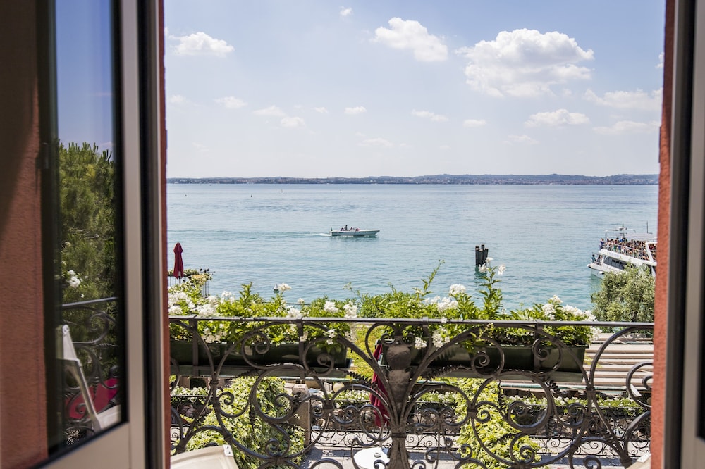 Deluxe Double Room, Balcony - Photo 5