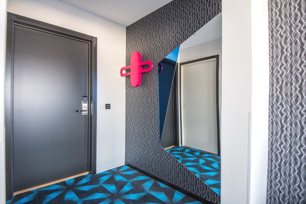 Signature Quadruple Room, 1 Queen Bed with Sofa bed, photo 6