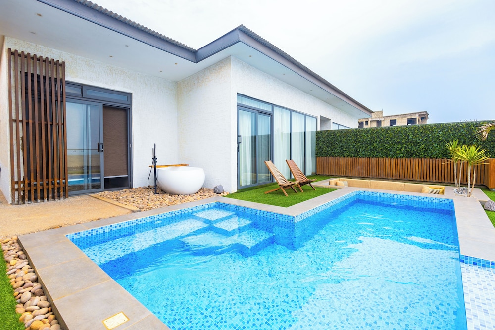 Studio Suite, Balcony, Beach View