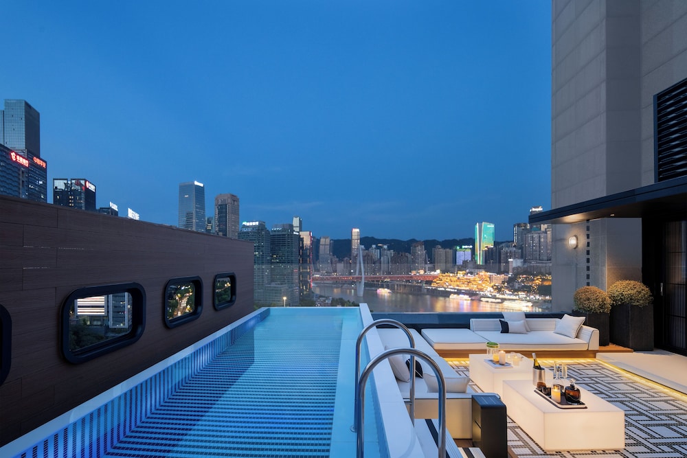 Luxury Suite, Hill View