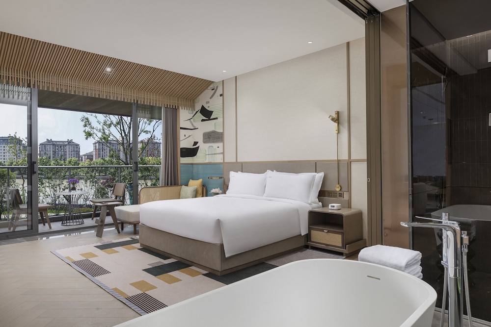 Suite, 1 Bedroom (Canal View)