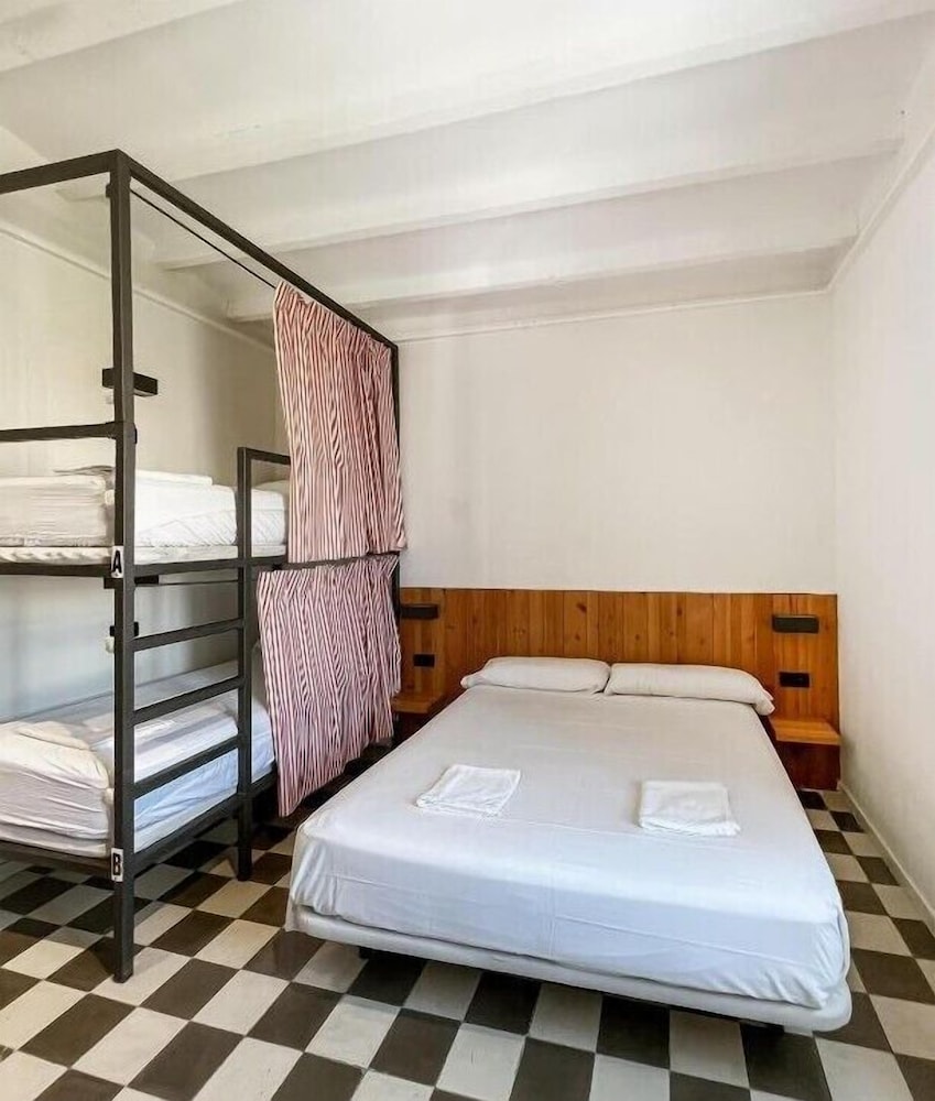 Friends Room (Double + Bunk Bed)