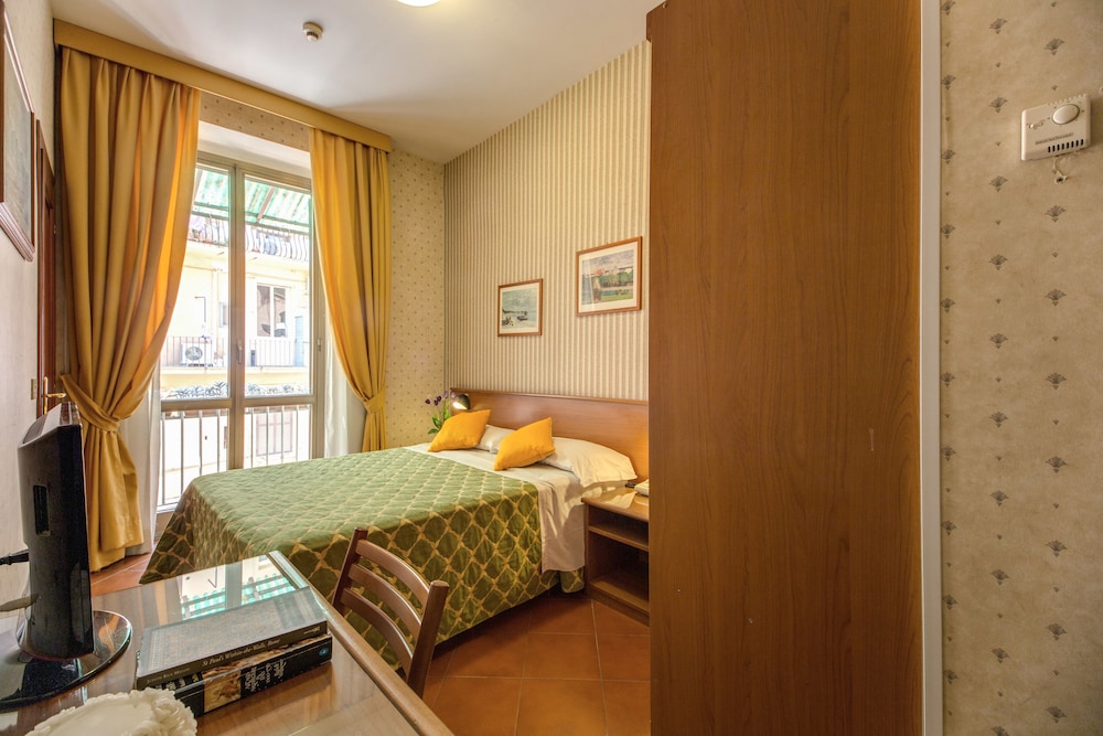 Standard Double Room Single Use photo 3