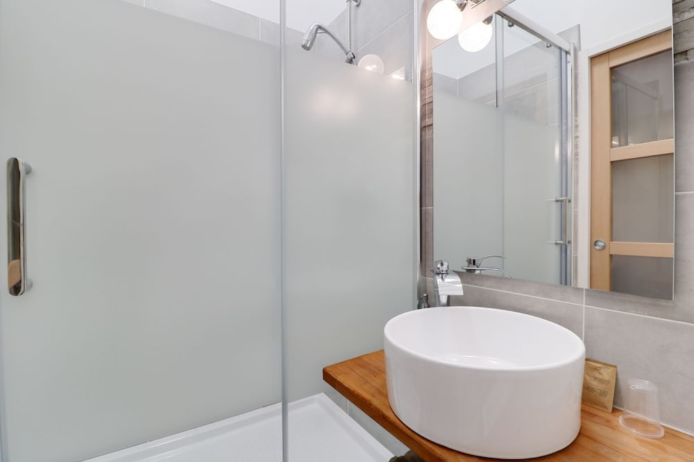 Premium Studio, 1 Double Bed, Kitchen, Garden Area photo 3