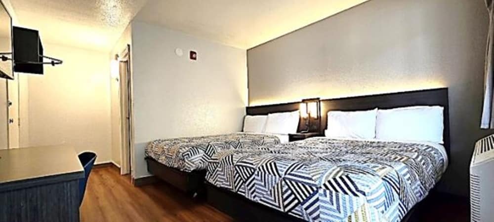 Standard Room, 2 Double Beds, Smoking photo 3