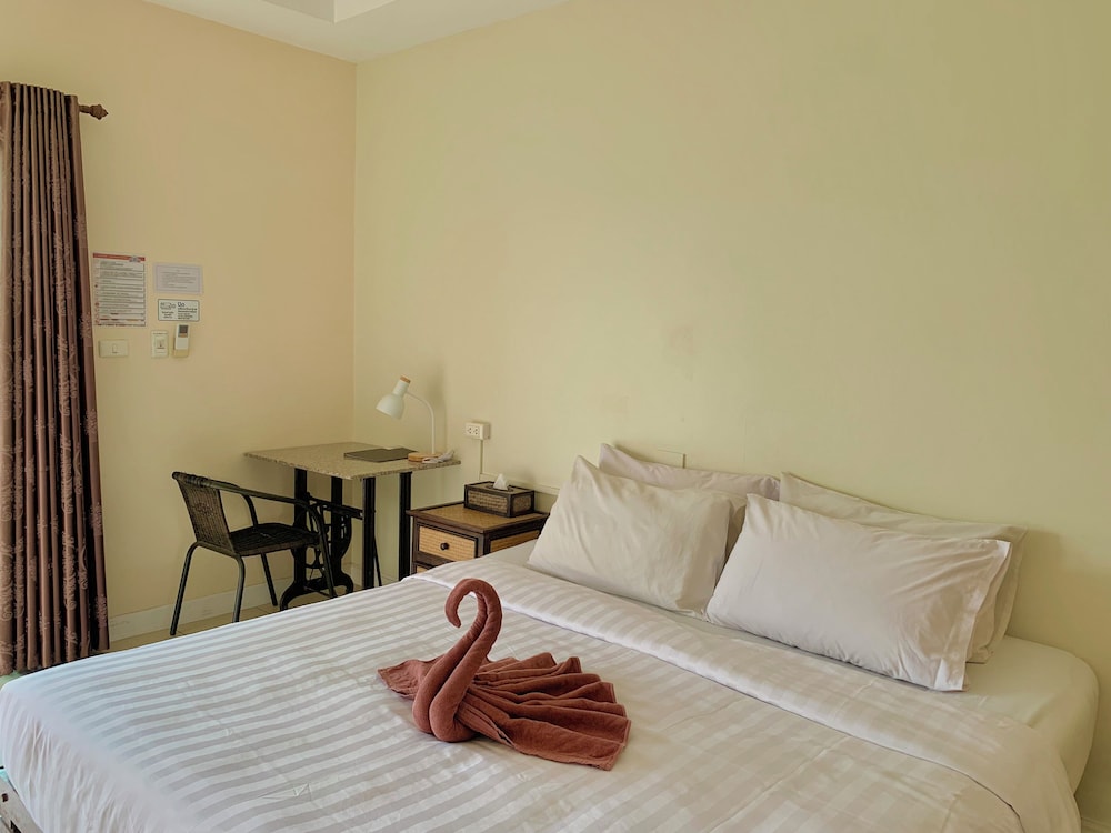 Deluxe Double Room - Photo 8