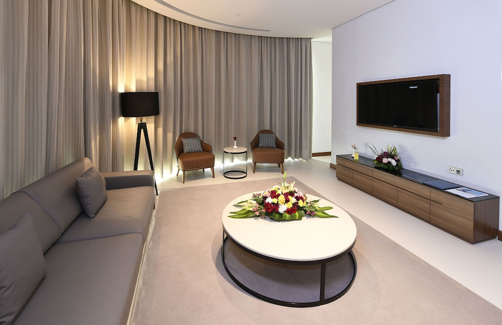 Suite, 1 King Bed (Panoramic) - Photo 10