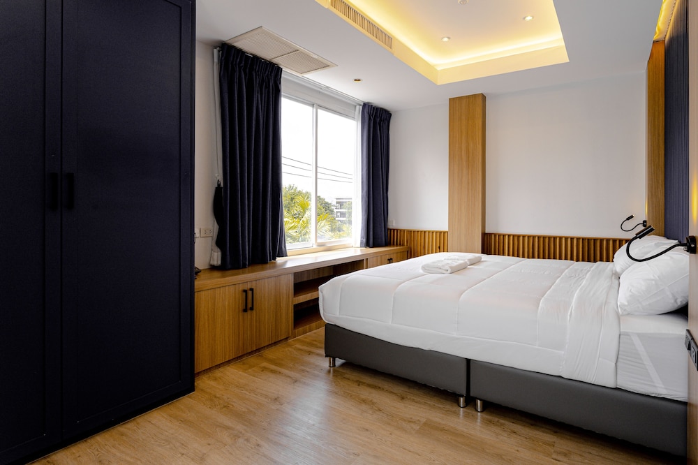 One Bedroom Suite - Photo 1