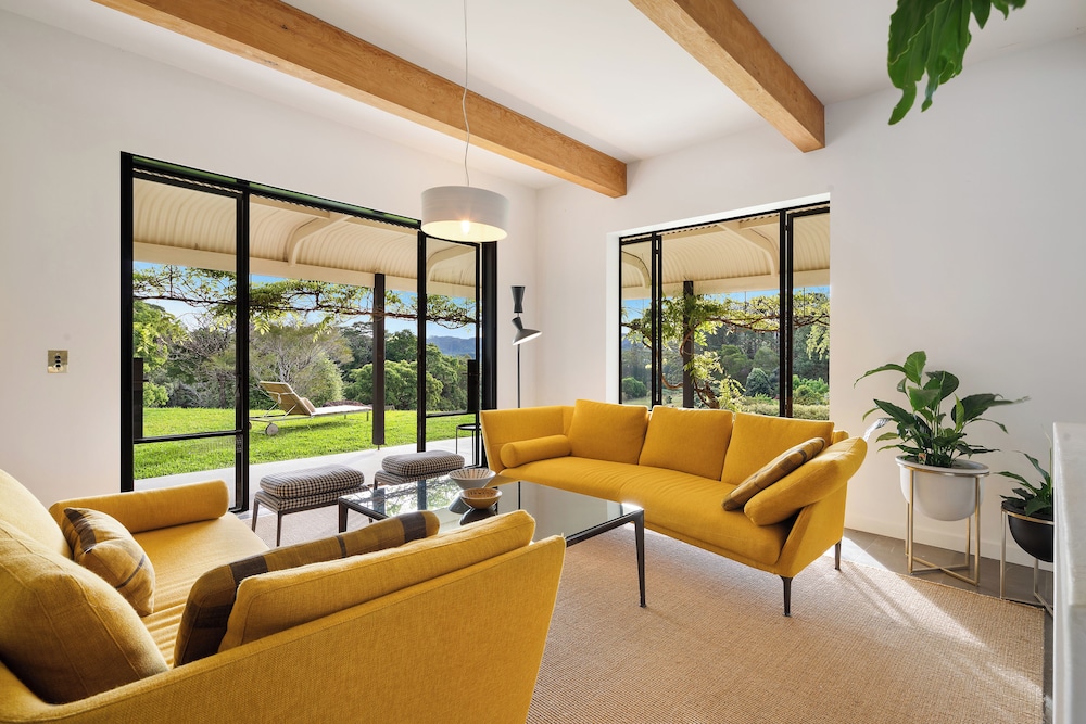 Luxury House photo 3