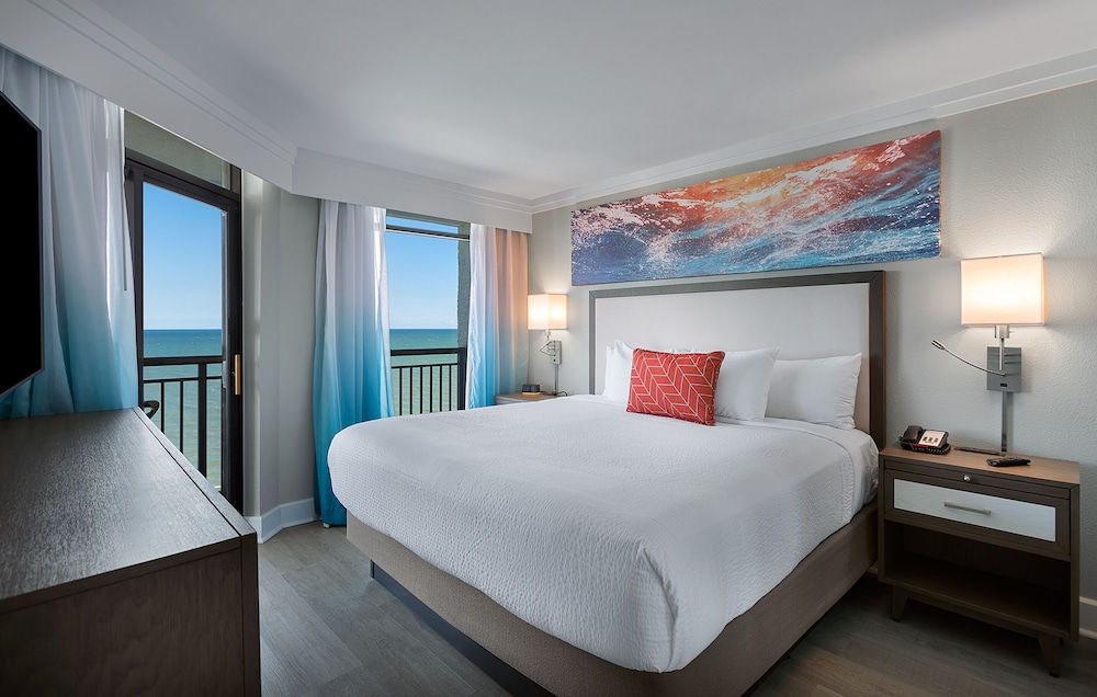 Oceanfront Three Bedroom Condo - Photo 2