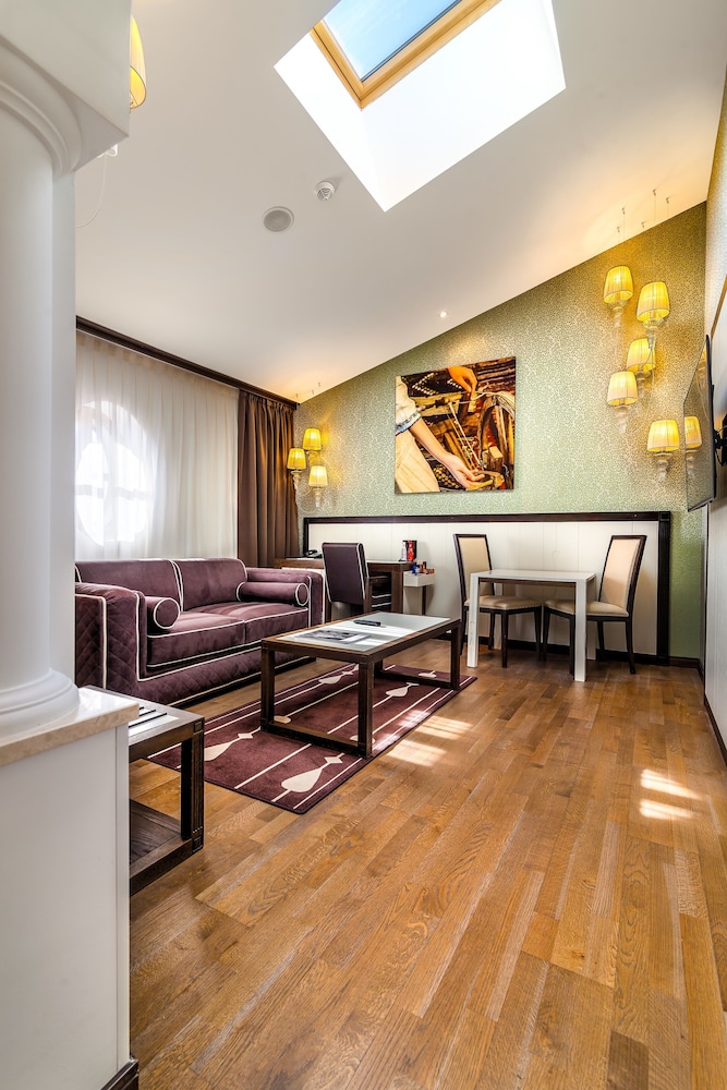Luxury Suite photo 3
