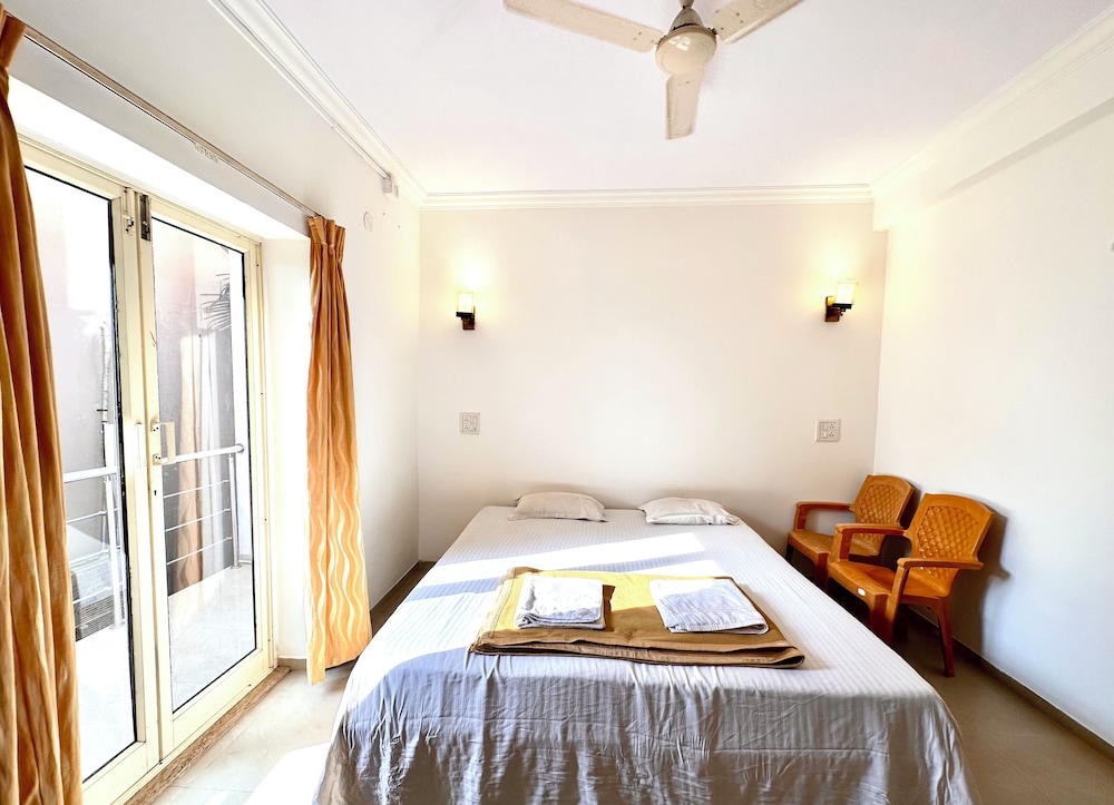 Deluxe Double Room, 1 King Bed, Balcony, Beachfront