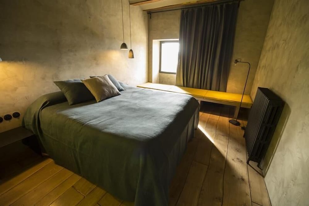 Double Room, 1 King Bed (ER2) photo 2