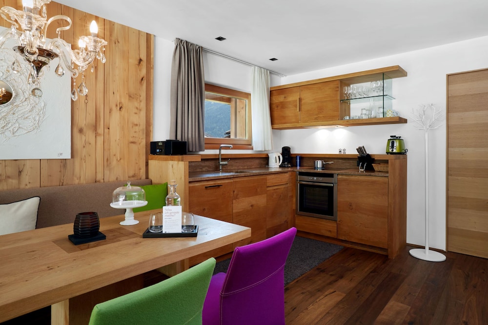 Deluxe Suite, 2 Bedrooms, Balcony photo 3