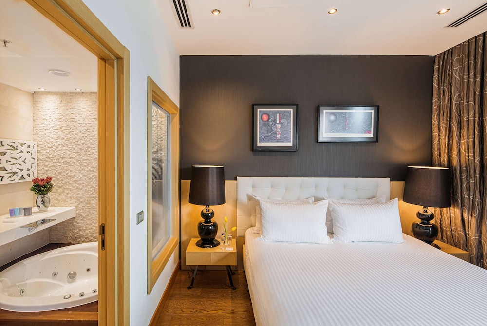 Suite, 1 King Bed, Non Smoking, Terrace - Photo 1