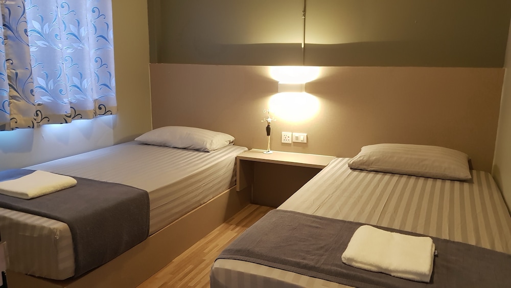 Twin Room with Shared Bathroom - AC photo 1