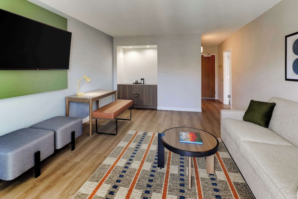 Superior Suite, Multiple Beds (One Bedroom) - Photo 4