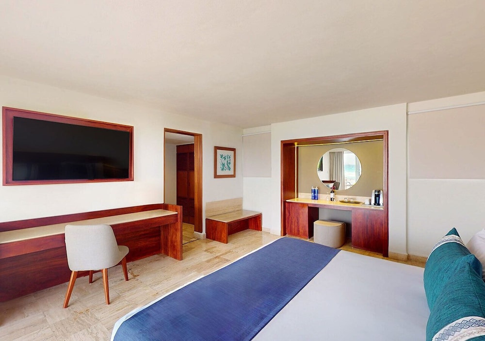 Villa Premier PlungePool King OceanFront thumbnail 6