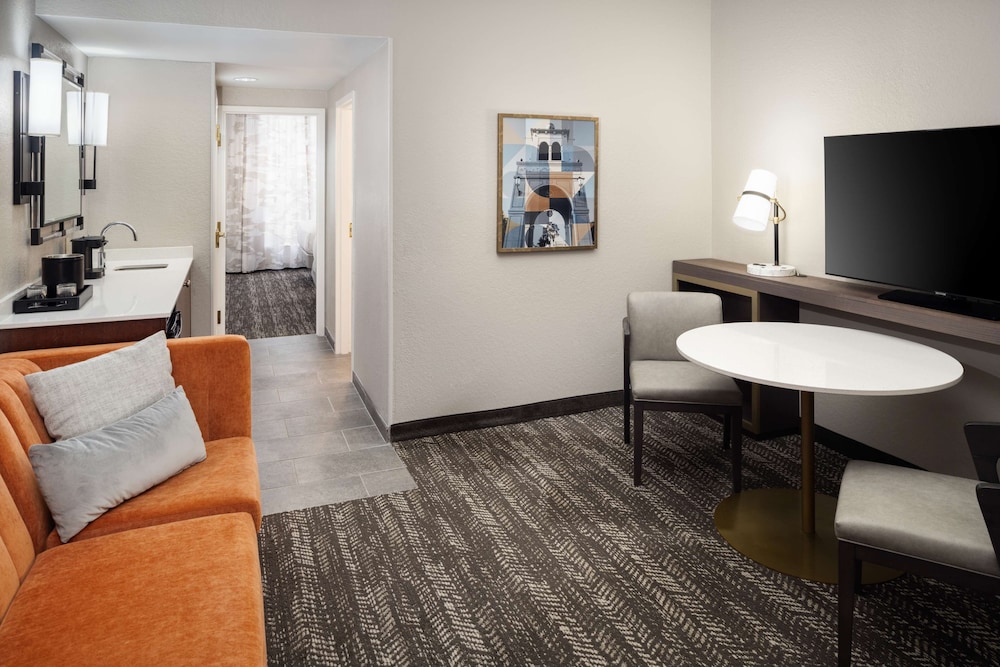 1 King Bed Custom Suite thumbnail 5