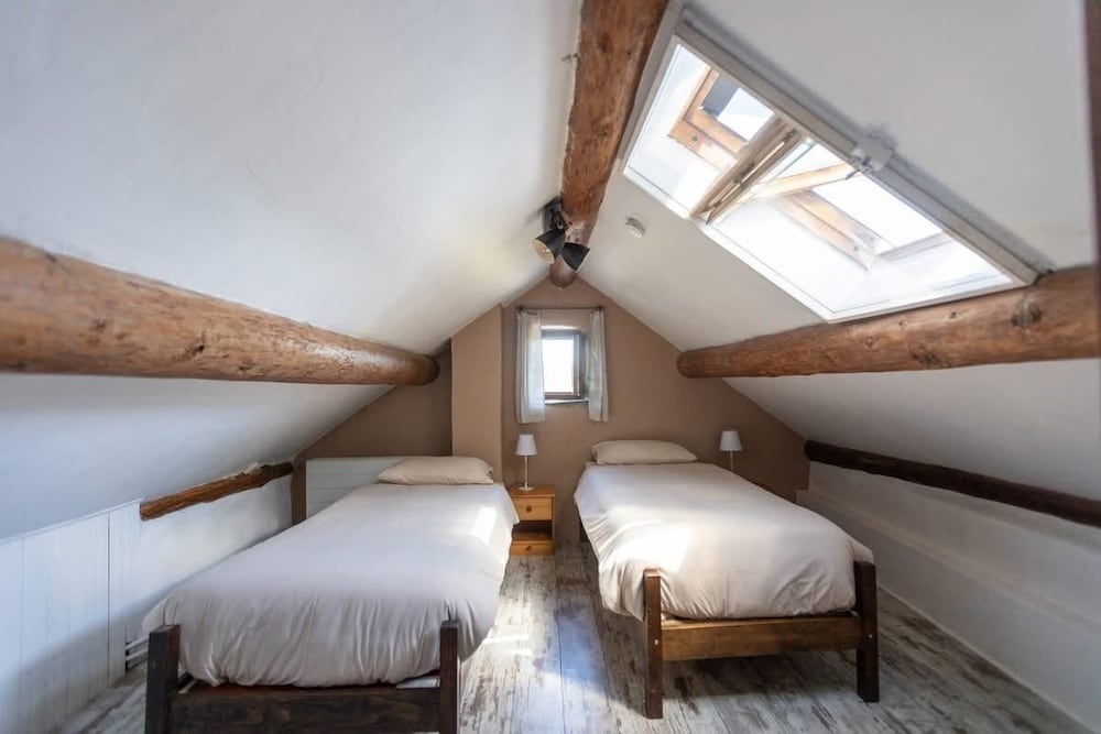 Standard Twin Room - Photo 2