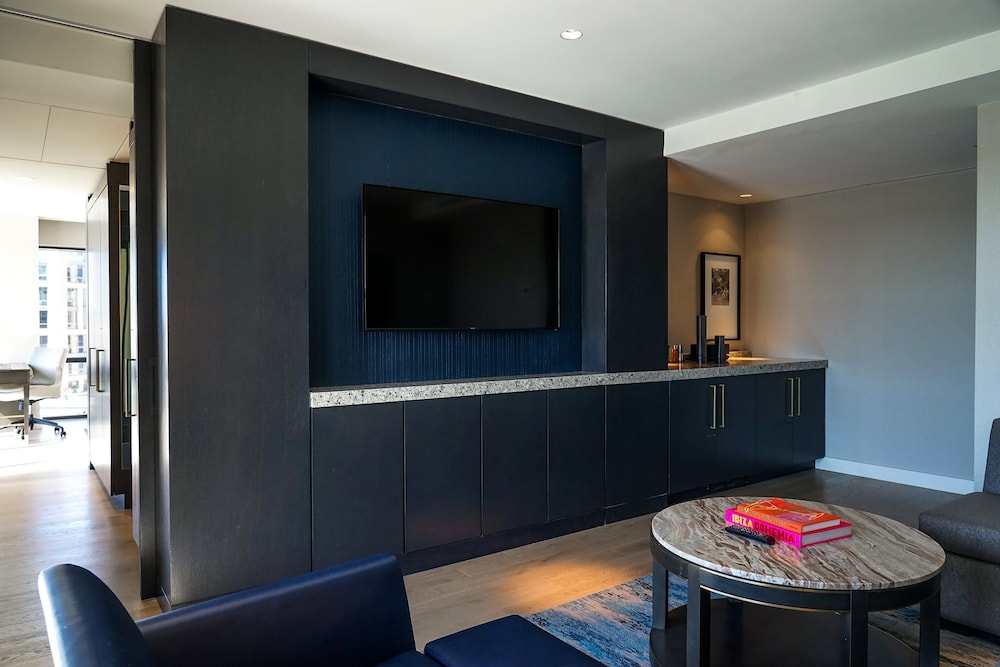Suite, Multiple Beds (Knot)